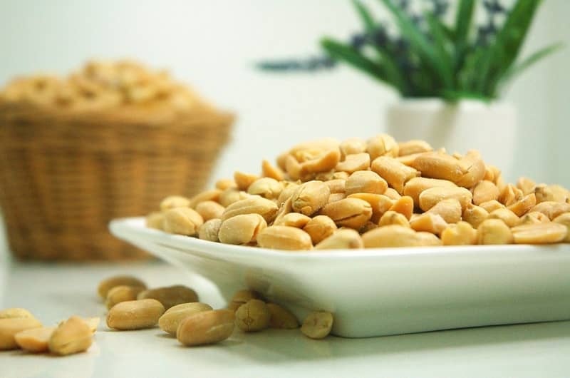 The benefits of the peanut oil include rich nutrients, such as vitamins E, B, A, and D, and minerals iron, manganese, potassium, zinc, and selenium.