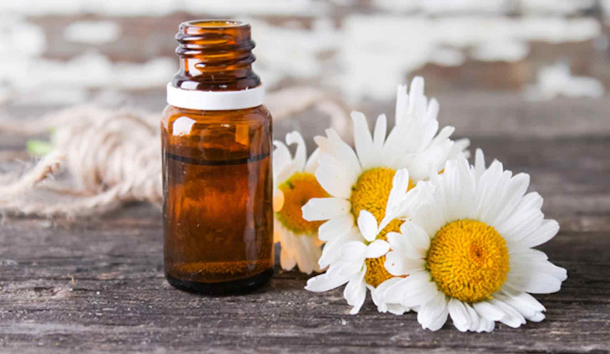 Making chamomile oil is relatively easy.