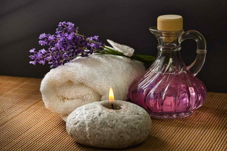 Lavender oil has many health benefits, including reducing anxiety, improving sleep, easing pain & headaches and promoting wound healing.