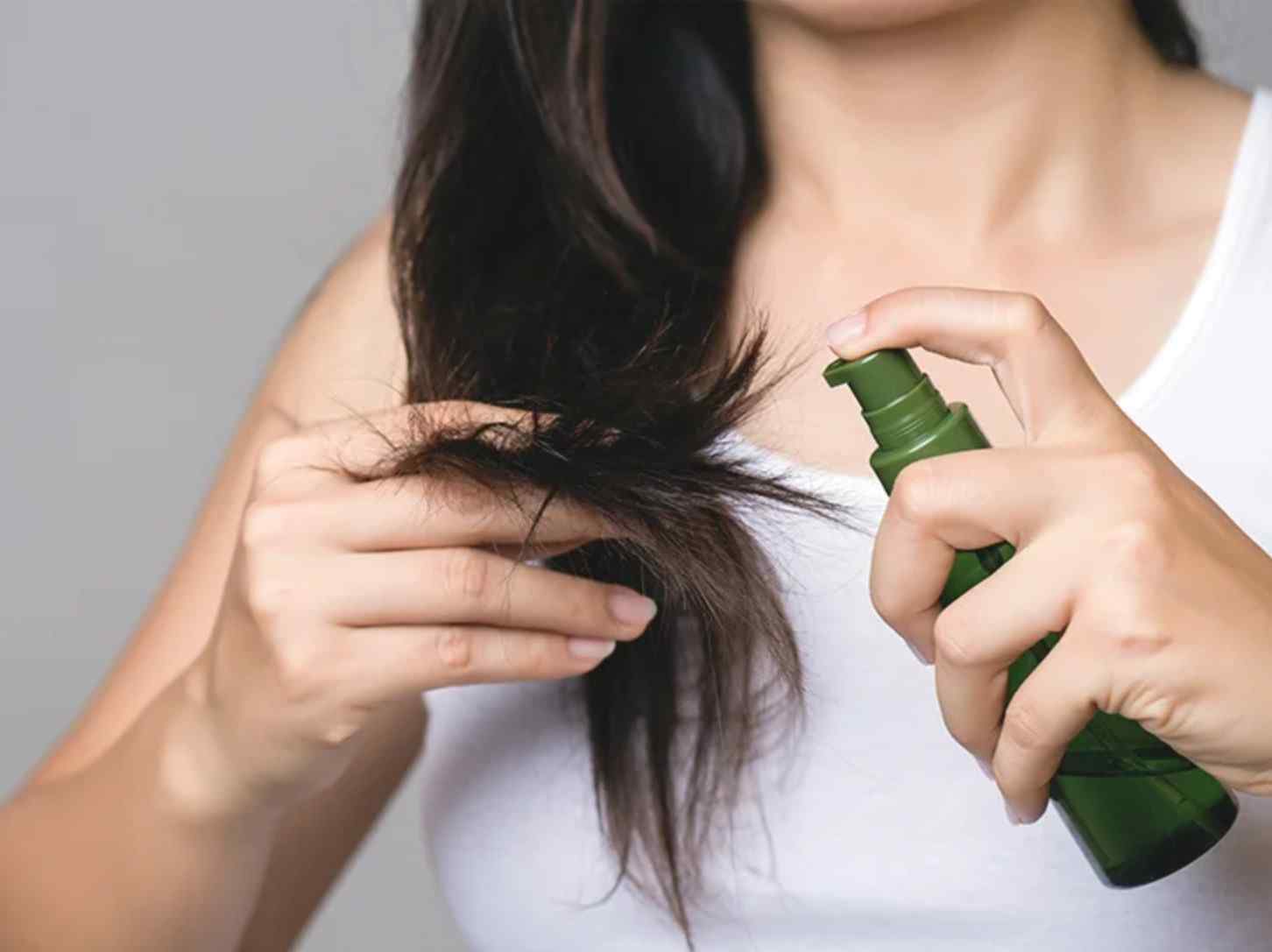 Hair Serum at Home can have various advantages, including accelerating hair development, minimizing frizz, and enhancing shine.