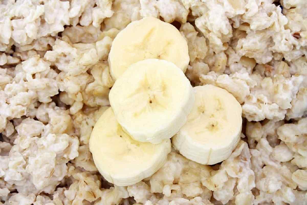 Brown rice cereal with mashed banana