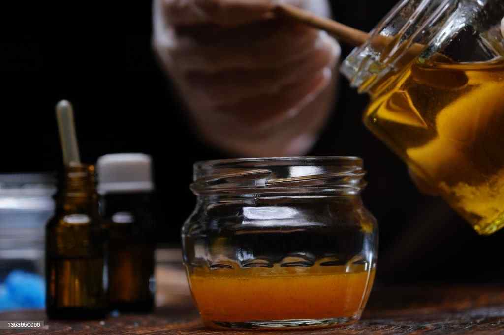 How to Make Organic Turmeric Oil